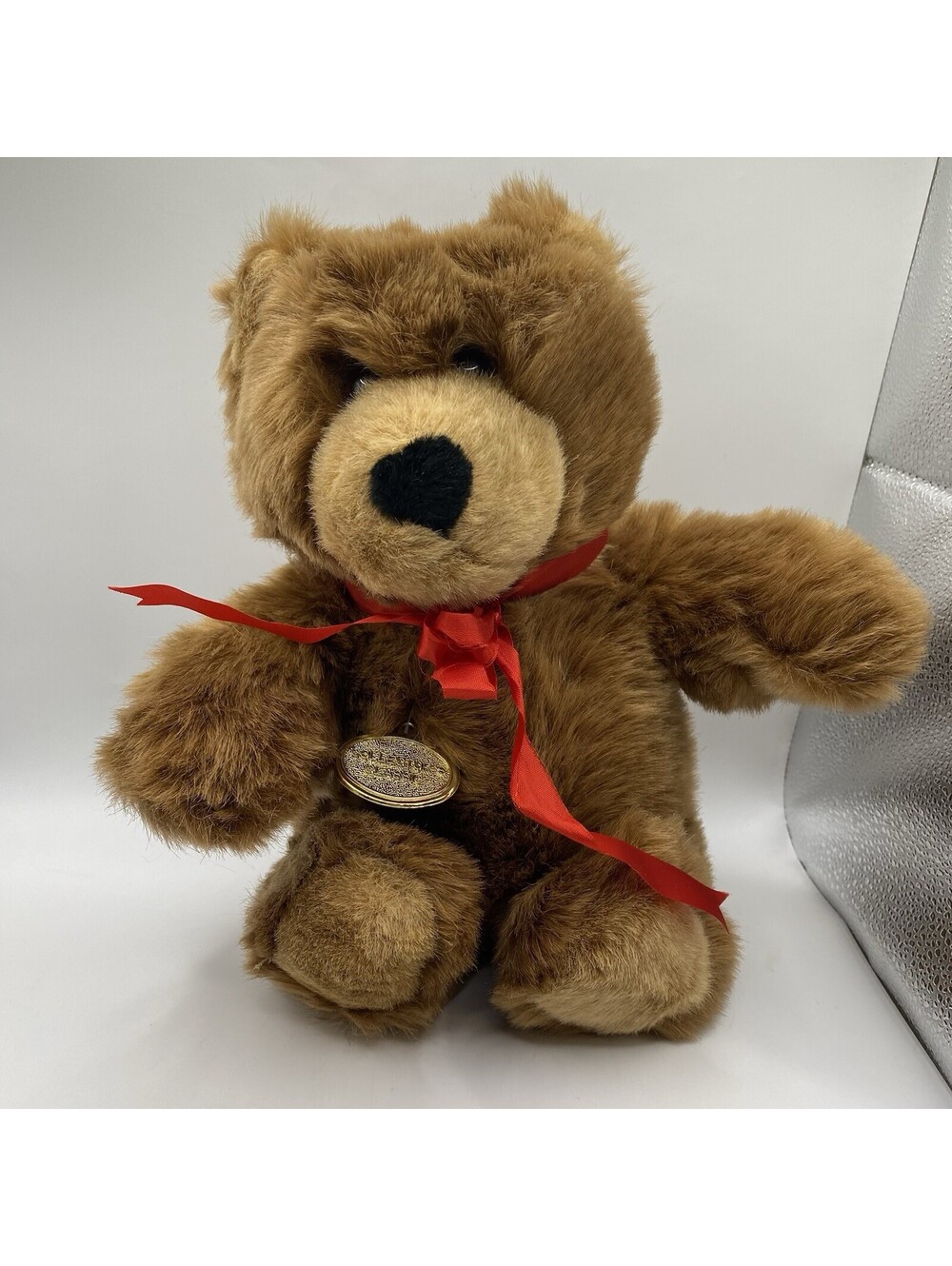 Vintage GUND Collector's Classic Brown Plush Teddy Bear with Gold Medallion 1988